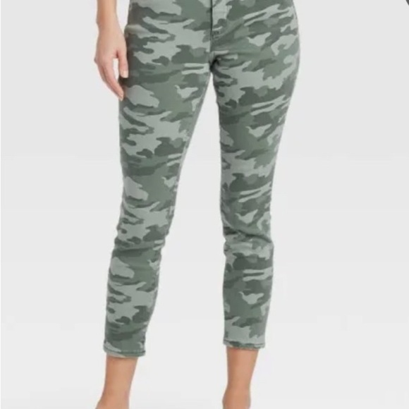 Universal Thread Green Camouflage High Rise Straight Leg Pants Womens Size 2/26R - Picture 2 of 5